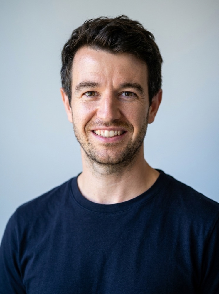 Portrait d'Arthur Floc'h, fondateur d'AF Groupe, consultant vente, marketing et IA